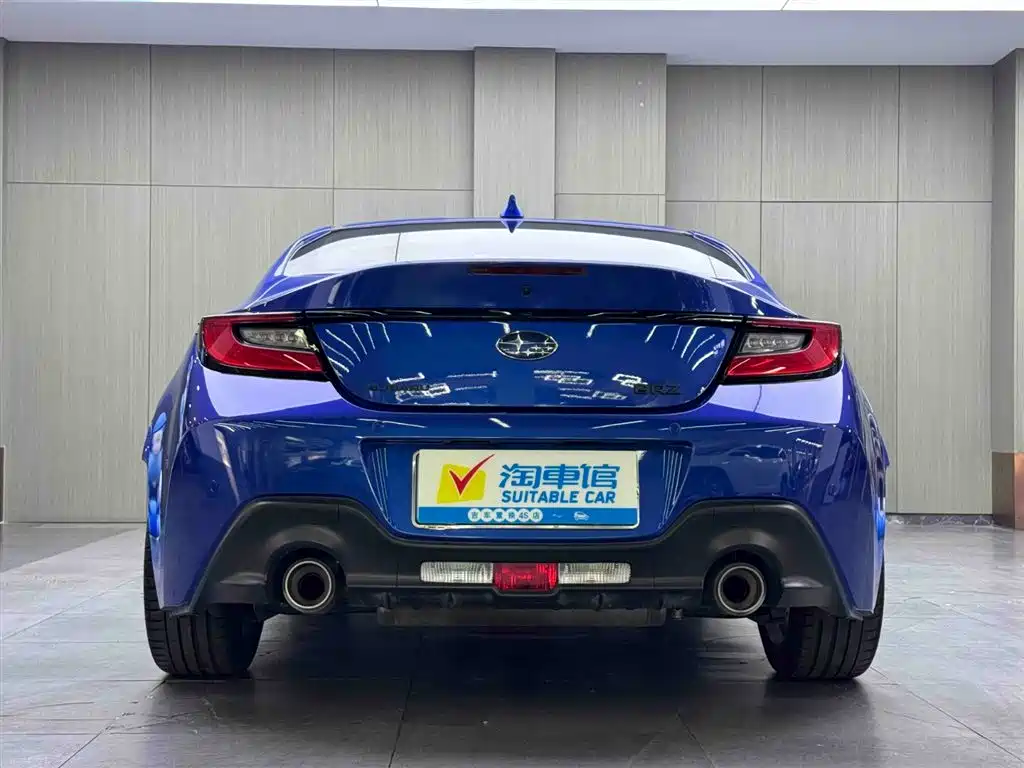 Subaru BRZ 2023 2.4L Manual 10th Anniversary Edition фото 5