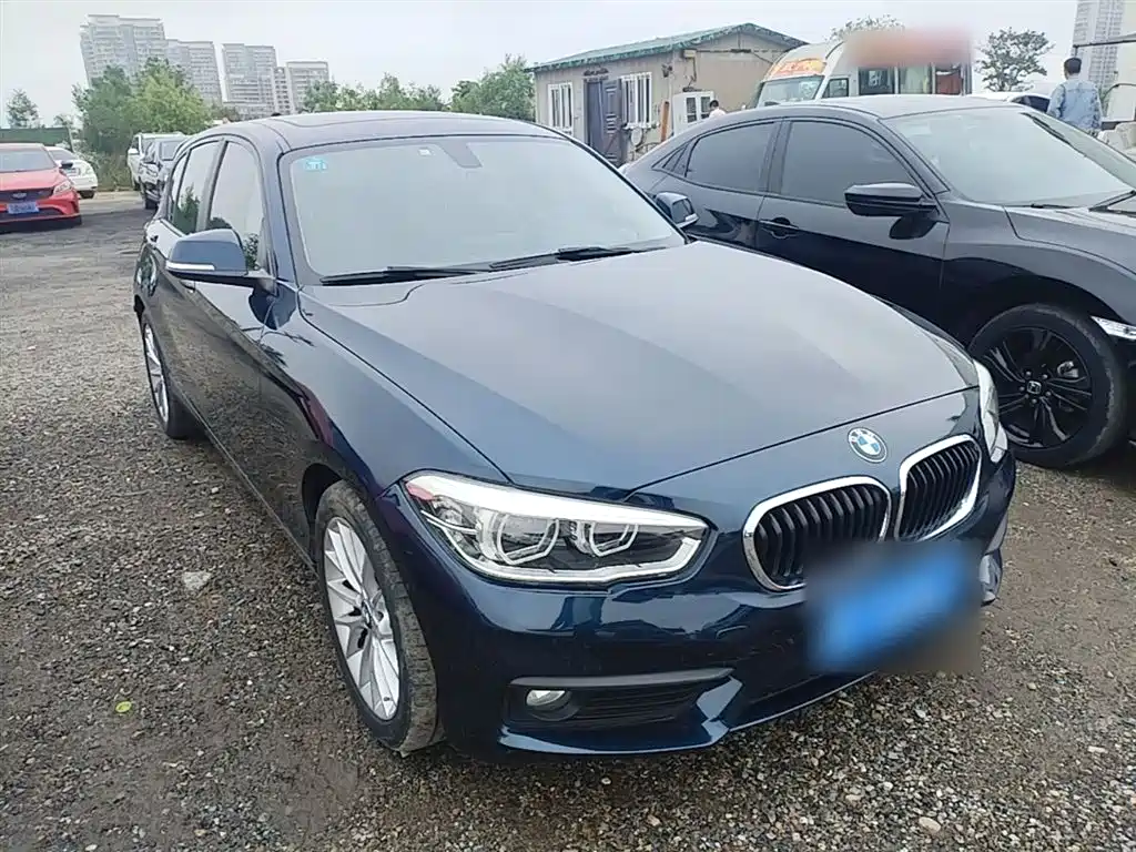 BMW 1 Series (Import) 2015 120i Leading фото 4