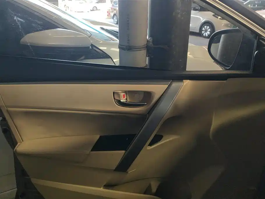Toyota Corolla 2014 1.6L CVT GL фото 7