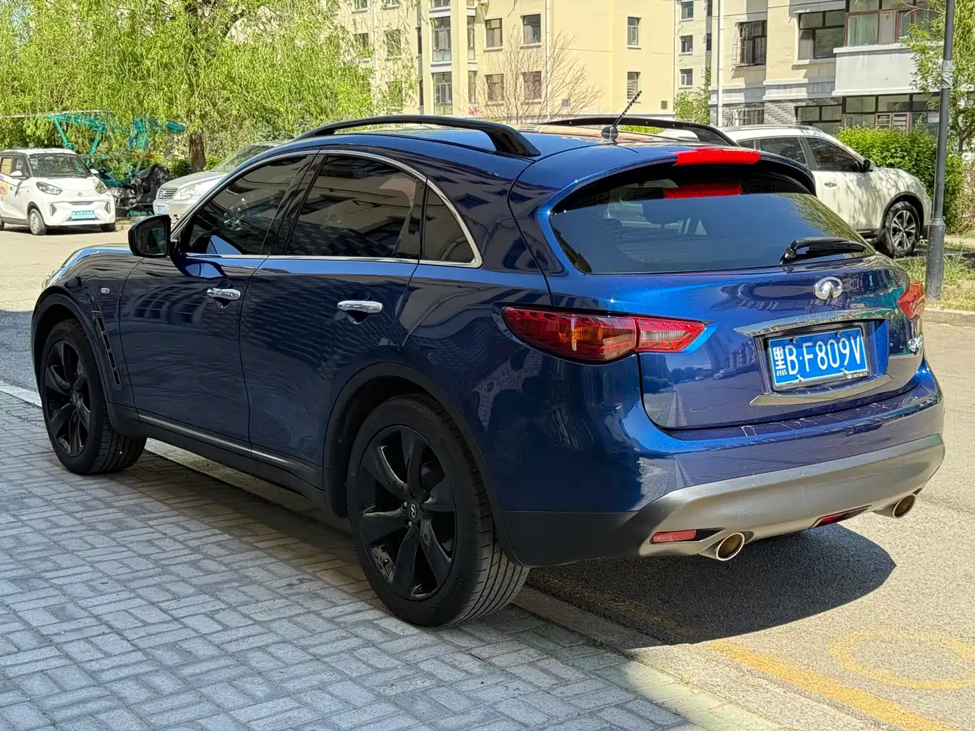 Infiniti QX70 2015 Model 3.7L Shadow Edition фото 4