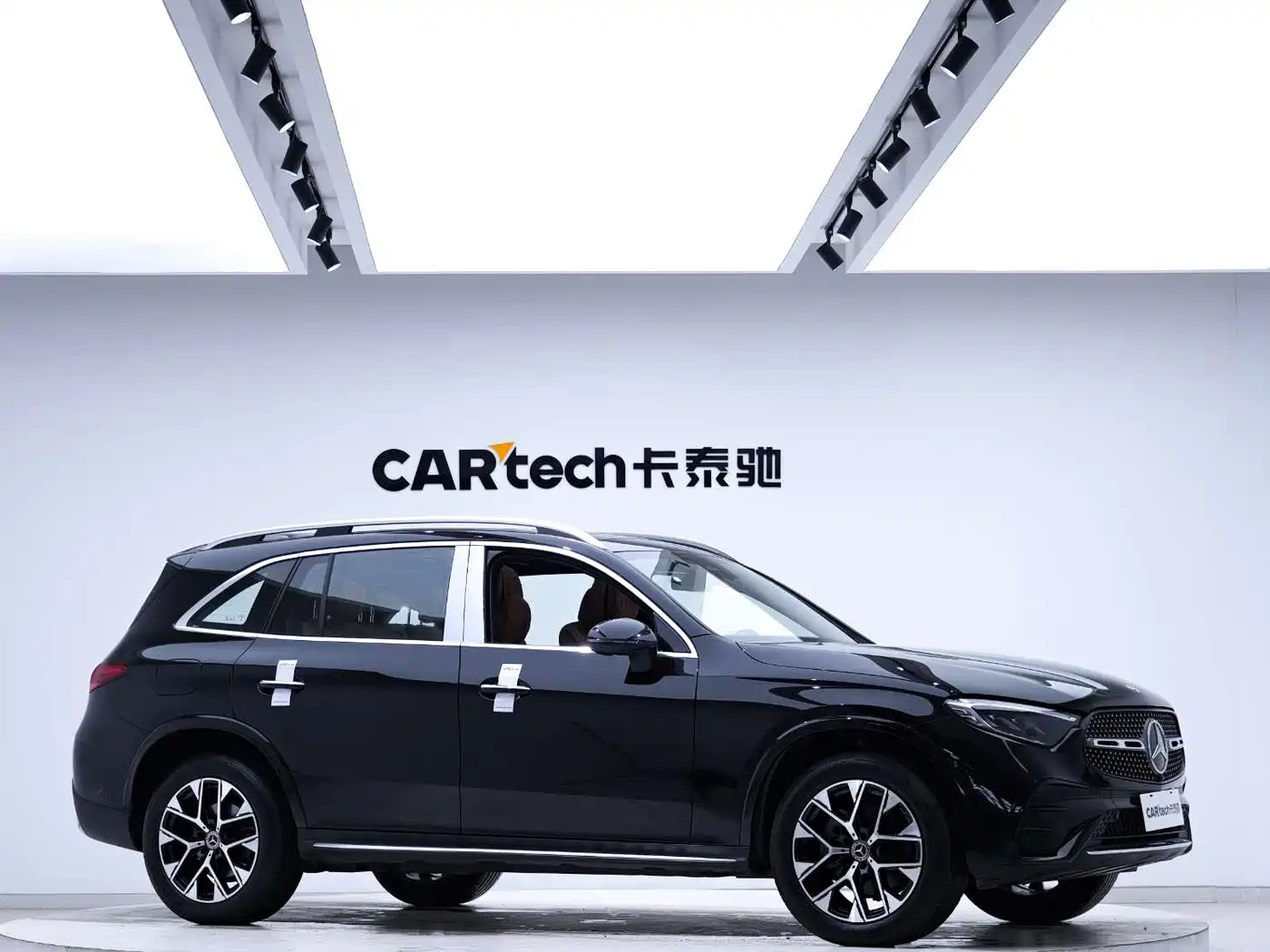 Mercedes-Benz GLC 2023 Facelift GLC 260 L 4MATIC Luxury 7-Seater фото 5