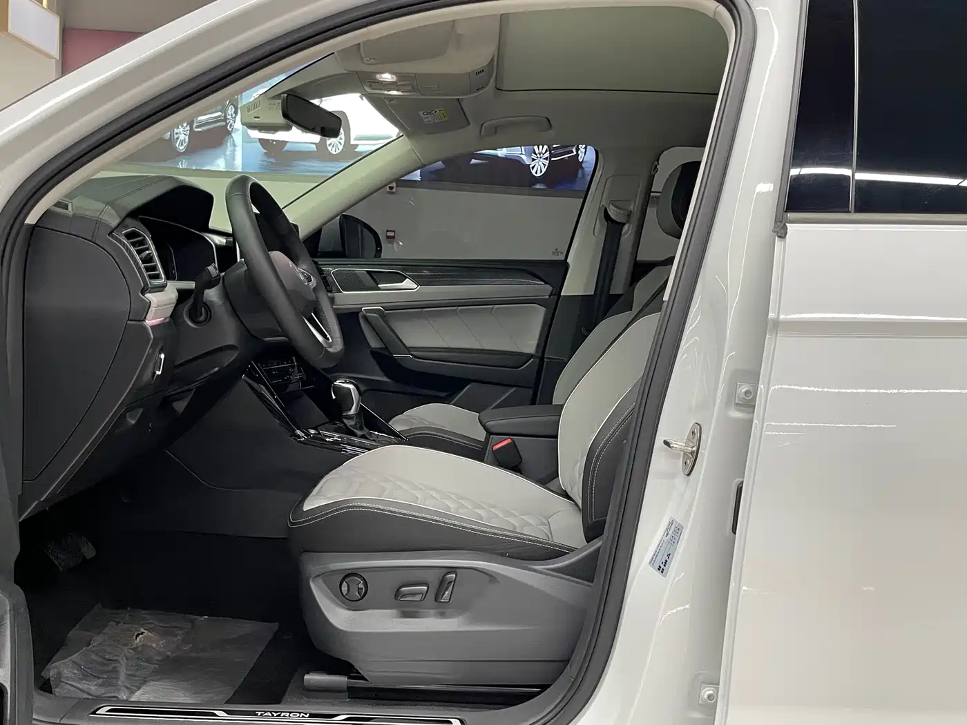 Volkswagen Tayron 2023 280TSI 2WD Luxury Plus Advanced Edition фото 7