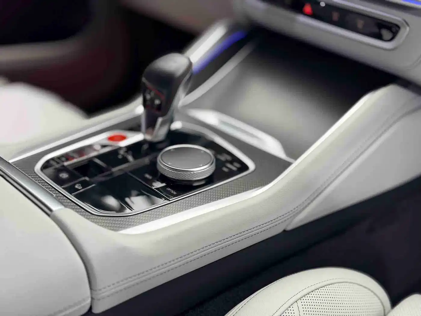 BMW XM 2023 50e фото 12