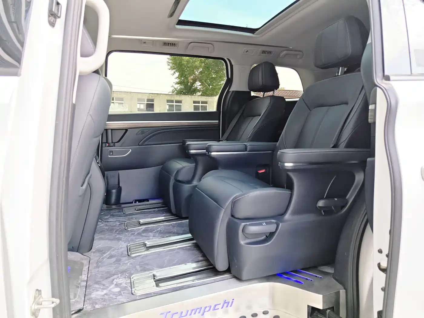 GAC Trumpchi Trumpchi M8 2023 Leading Series 390T Prestige Edition фото 11