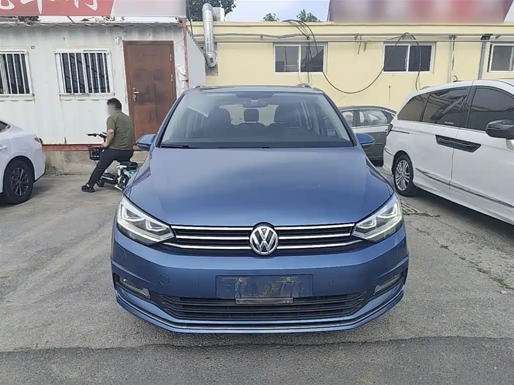 Volkswagen Touran 2018 Touran L 280TSI DSG Luxury 7-seater фото 3