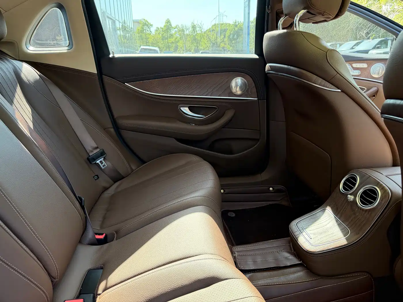 Mercedes-Benz E-Class 2023 E 300 L Sport Luxury фото 11