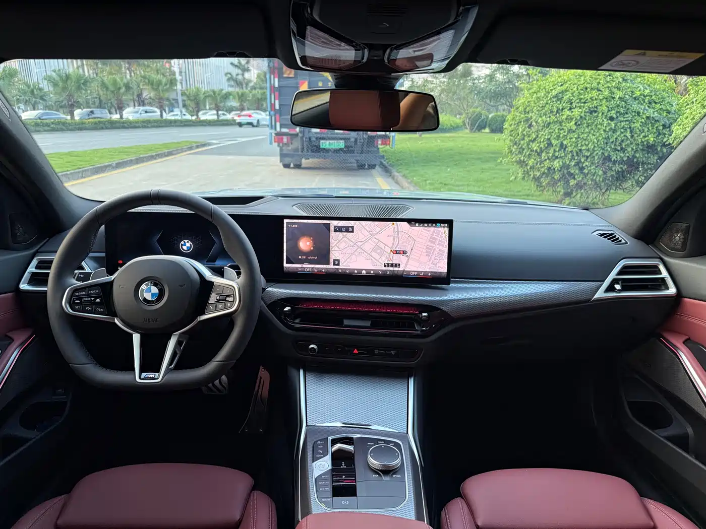 BMW 3 Series 2026 330i M Sport Shadowline Package фото 12