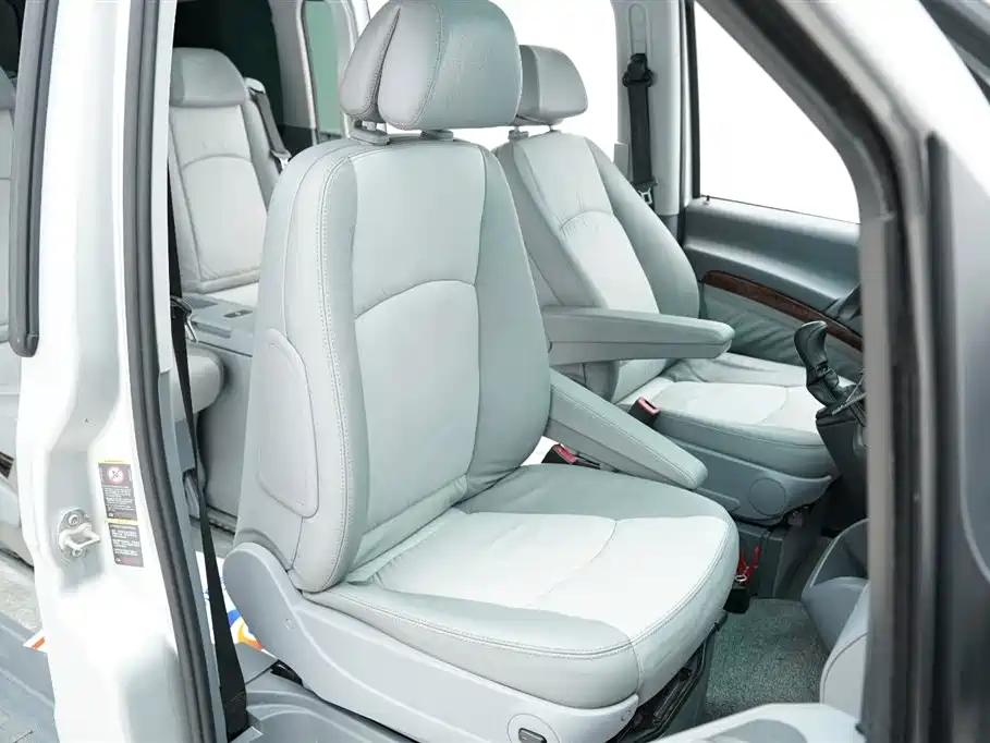 Mercedes-Benz Viano (Import) 2006 Viano 3.2L фото 31