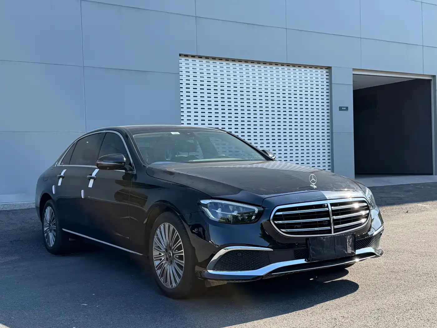 Mercedes-Benz E-Class 2023 E 300 L Sport Luxury фото 3