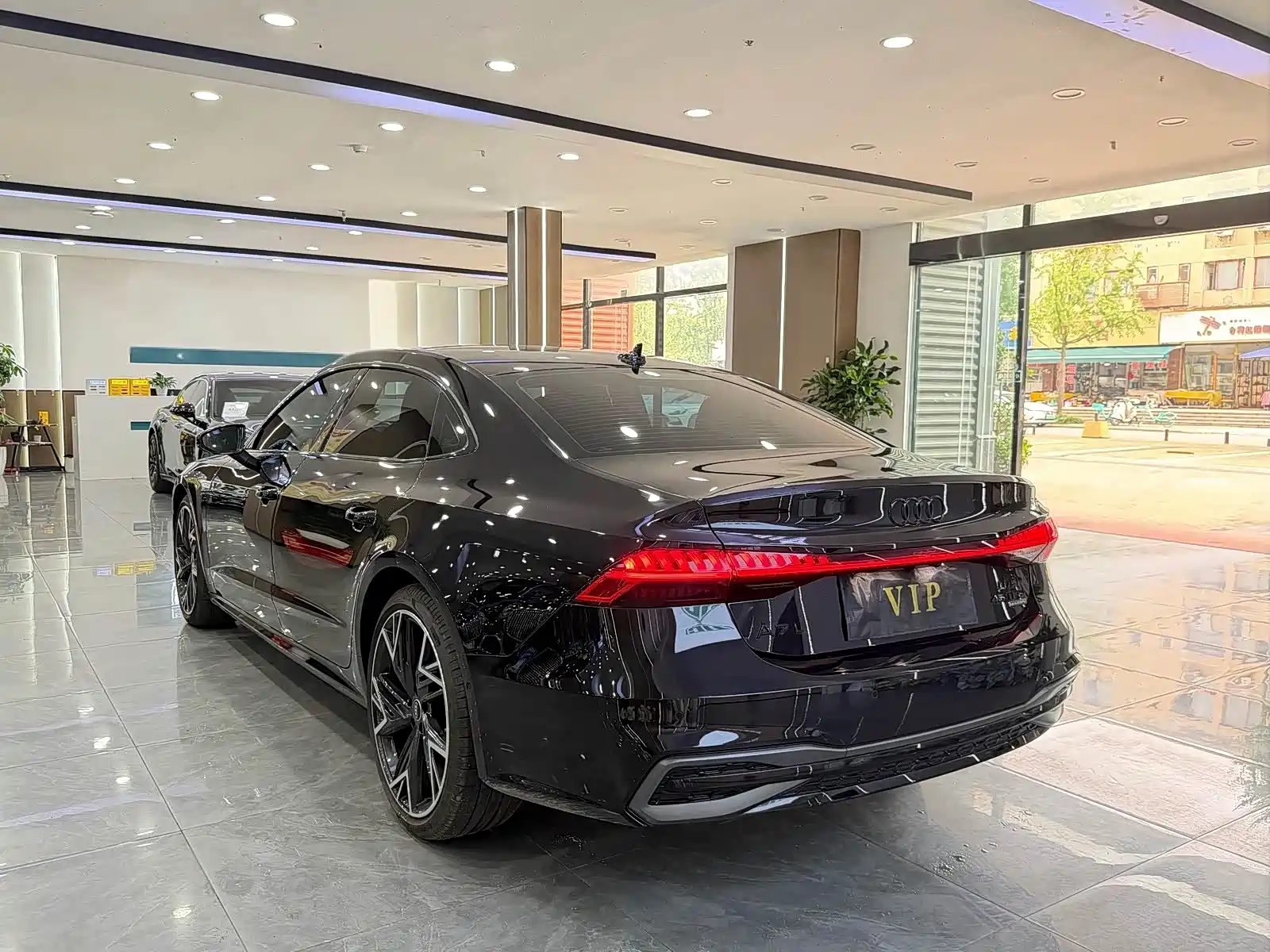 Photo 13 - Audi A7L