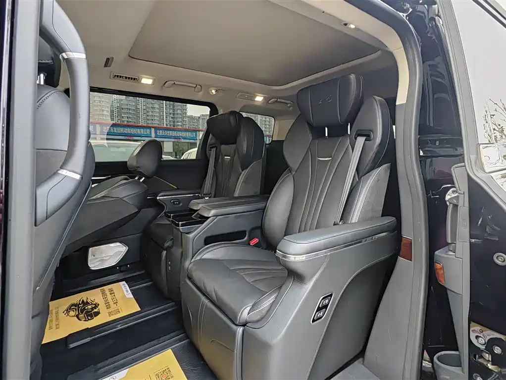 Hongqi HQ9 2023 2.0T Smart Connect Flag Smooth Edition фото 11