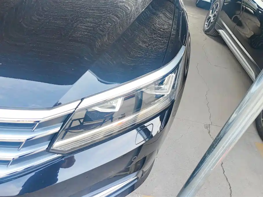 Volkswagen Passat 2017 330TSI DSG Luxury фото 5