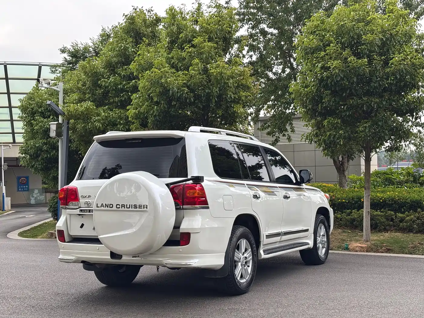 Toyota Land Cruiser (Import) 2015 4.0L V6 Middle East Limited Edition фото 5