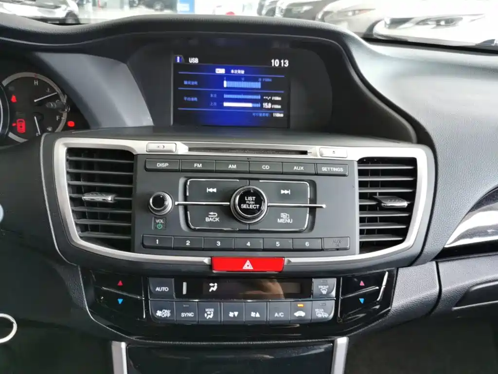Фото 13 - Honda Accord