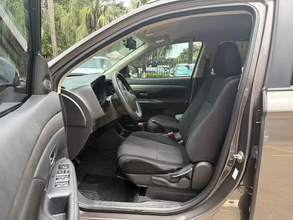 Mitsubishi Outlander 2016 2016 2.0L 2WD Fashion Edition 5-seater