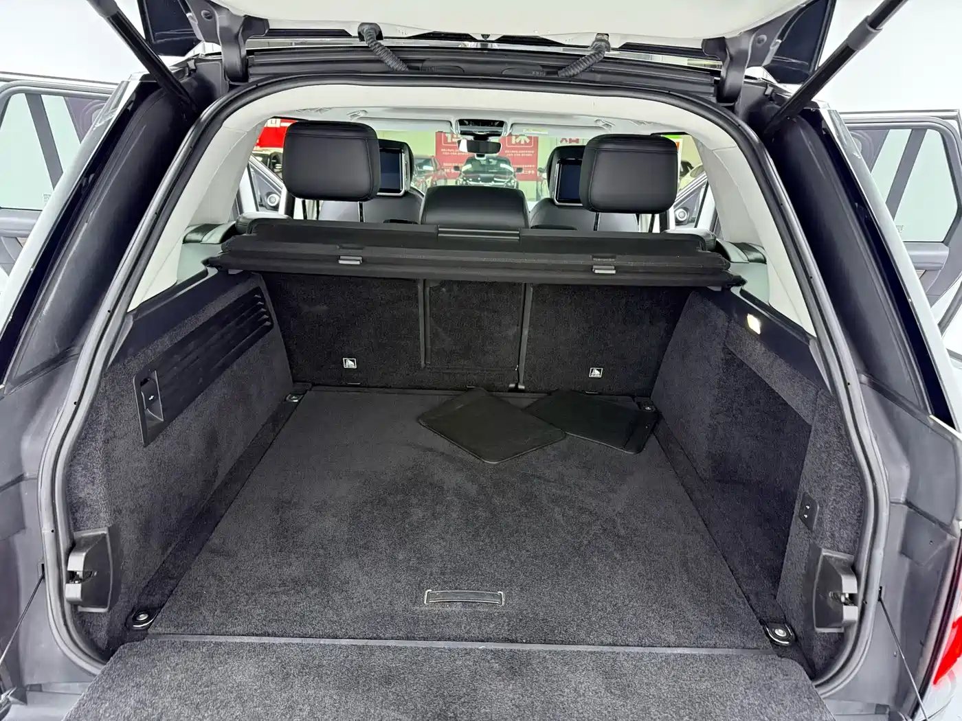 Land Rover Range Rover 2018 3.0 SC V6 Golden Age Edition фото 3