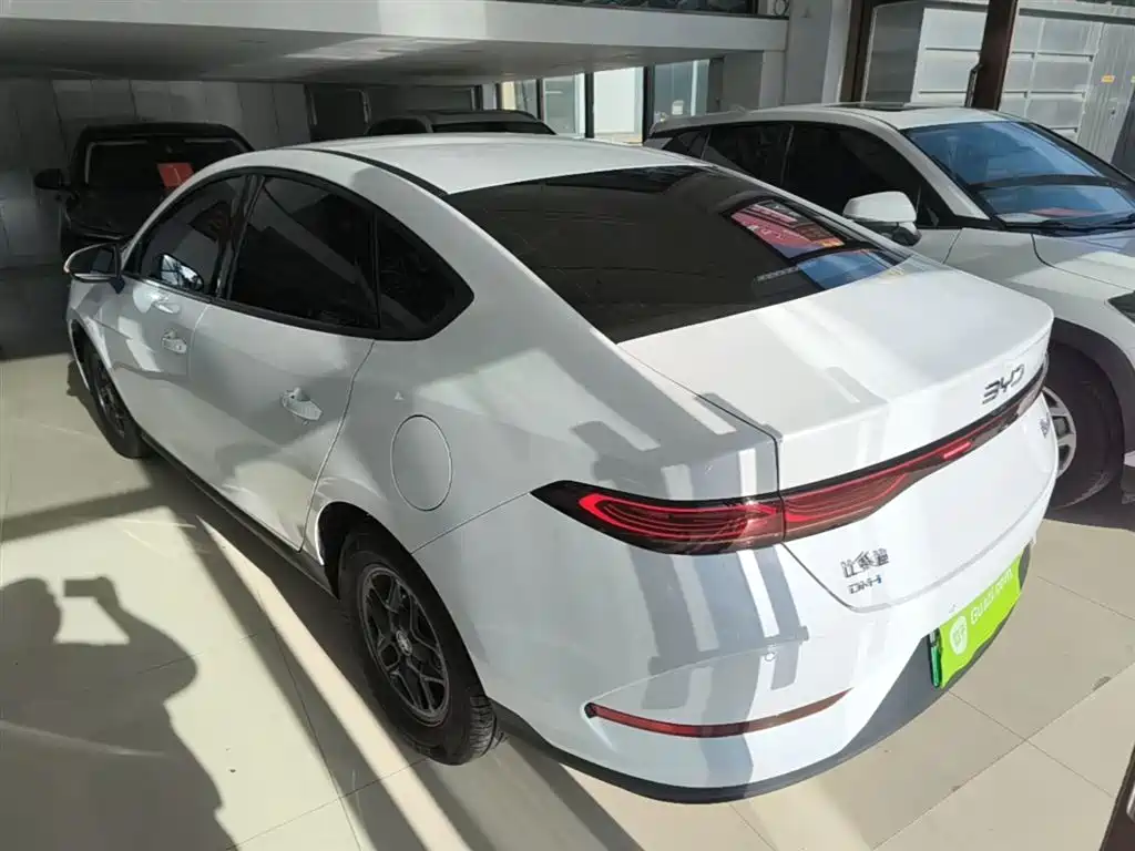BYD Qin PLUS 2025 DM-i Smart Drive 55KM Leader фото 5