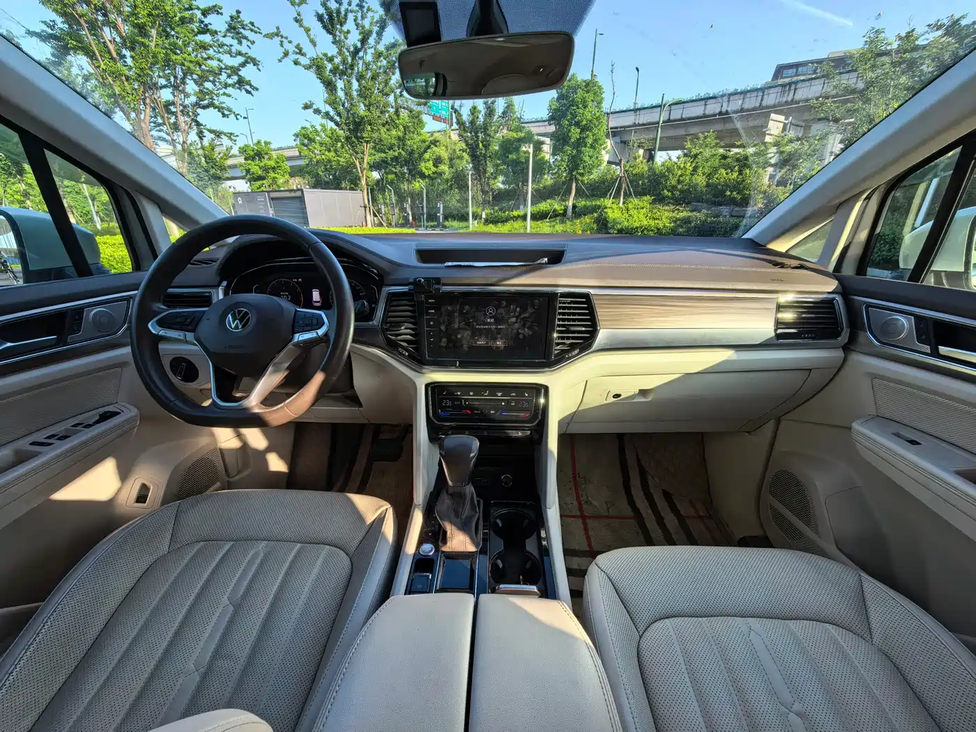 Volkswagen Viloran 2020 330TSI Luxury Edition фото 8