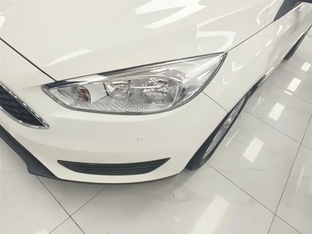 Ford Focus 2019 2018 Hatchback Classic 1.6L Automatic Comfort Smart Edition