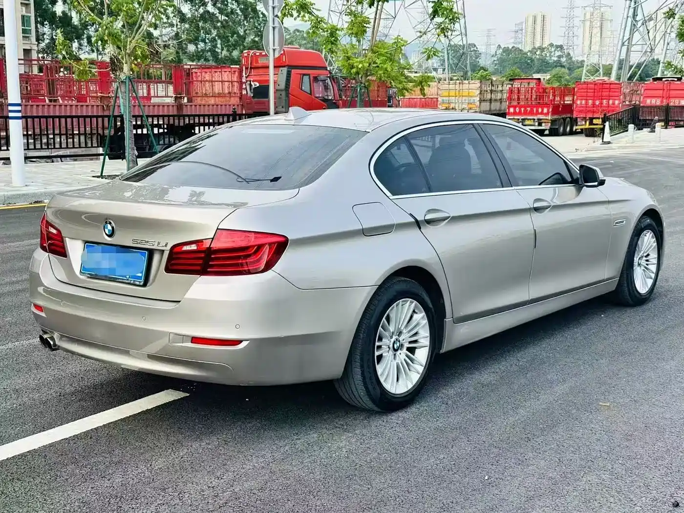 BMW 5 Series 2014 525Li Leading фото 2
