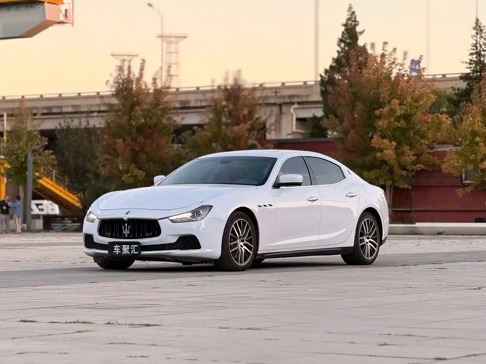Photo 1 - Maserati Ghibli