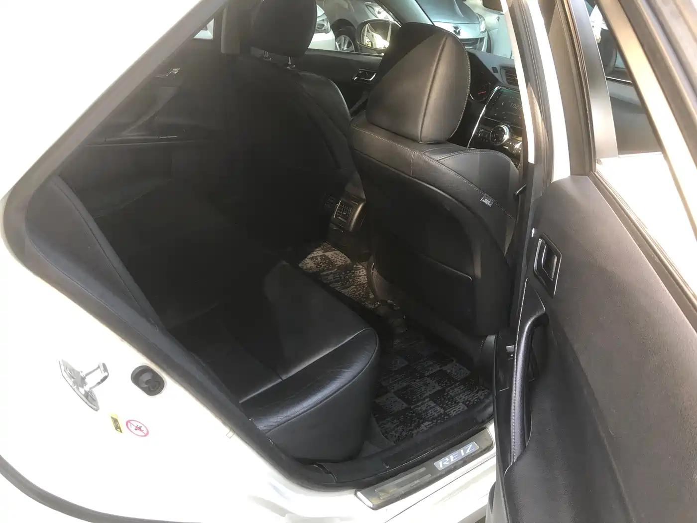 Toyota Reiz 2010 2.5V Elegance Elite Edition фото 18