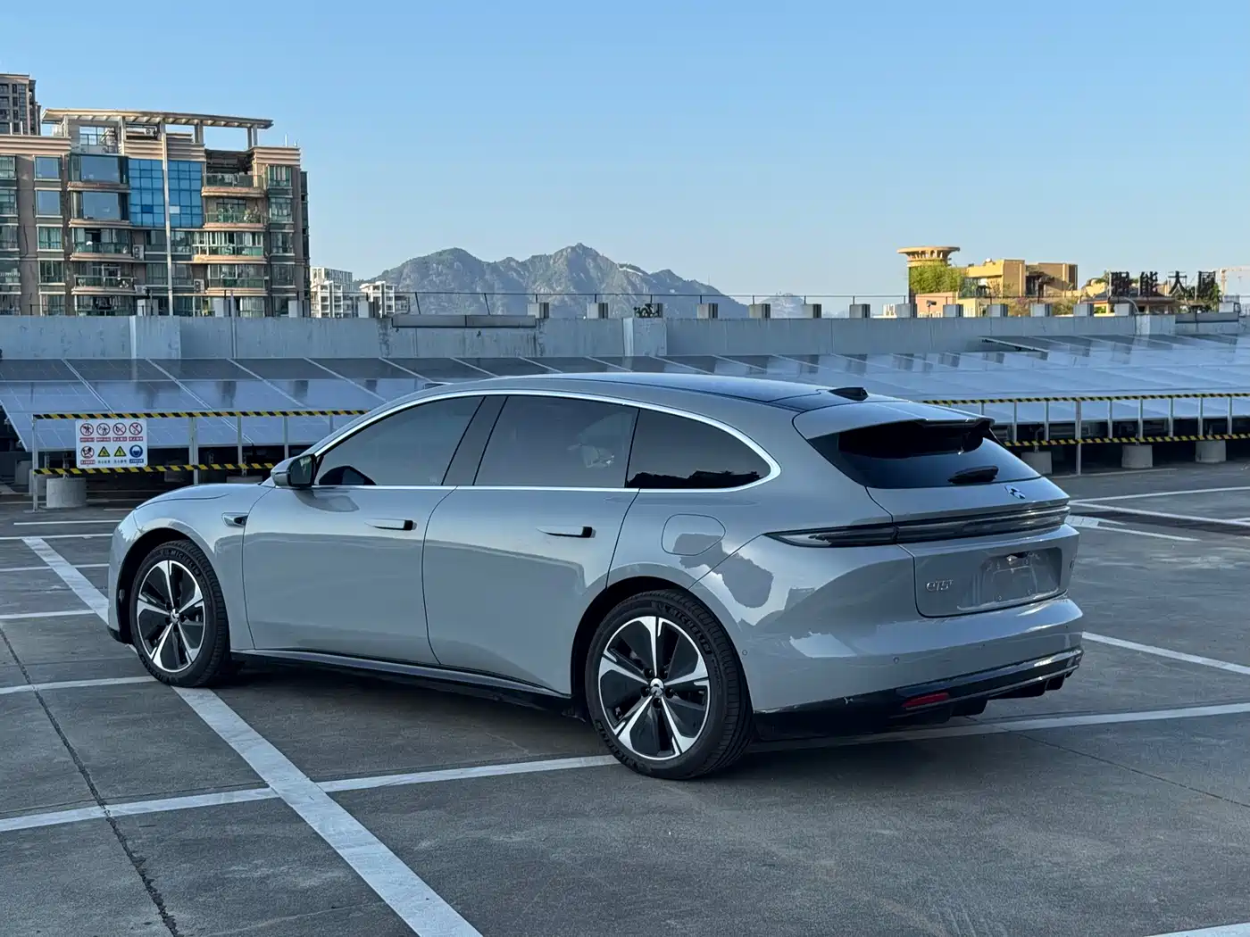 NIO ET5T 2025 Model Champion Commemorative Edition 75kWh Touring фото 5