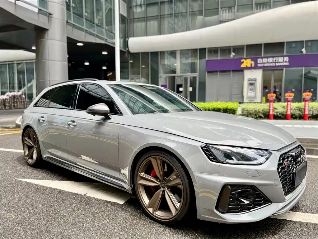 Audi RS 4 2022 2022 RS4 Avant Dark Gold Edition