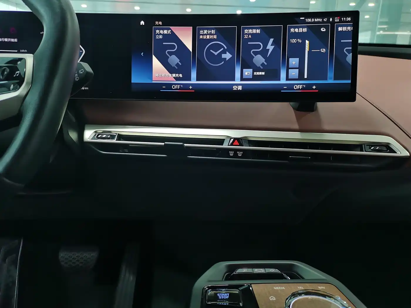 BMW iX M60 2022 M60 фото 14