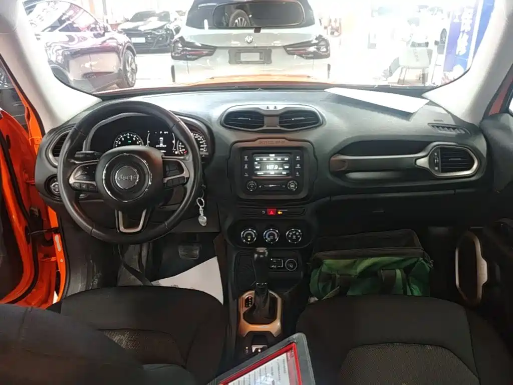 صورة 10 - Jeep Renegade