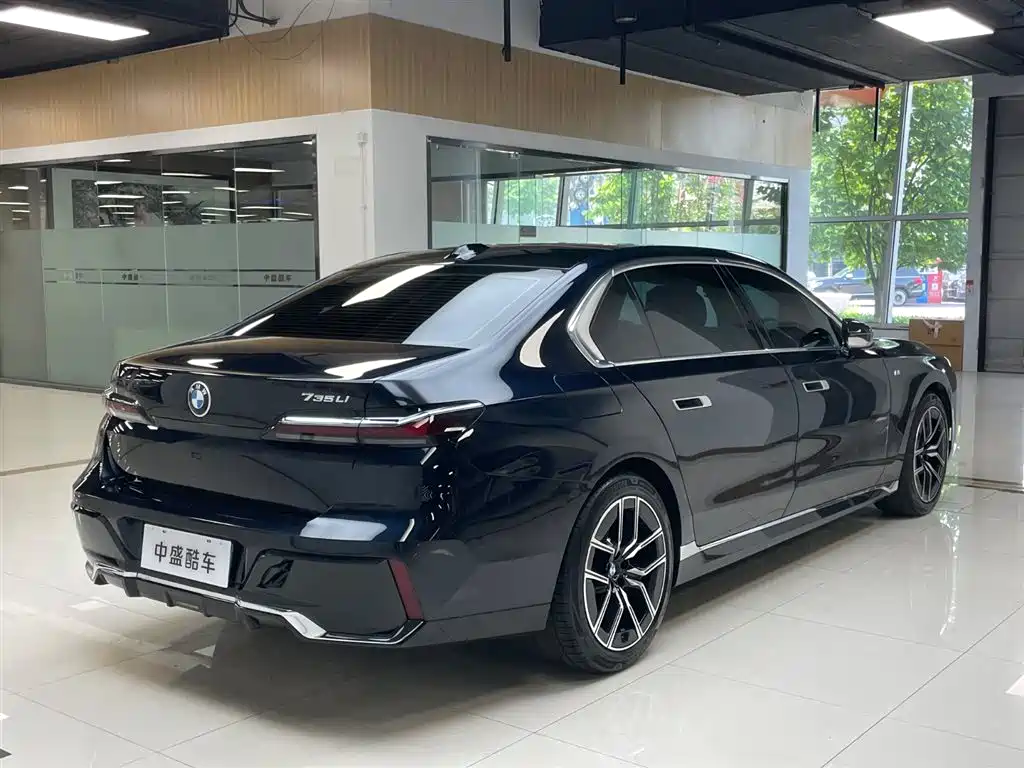 BMW 7-SERIES