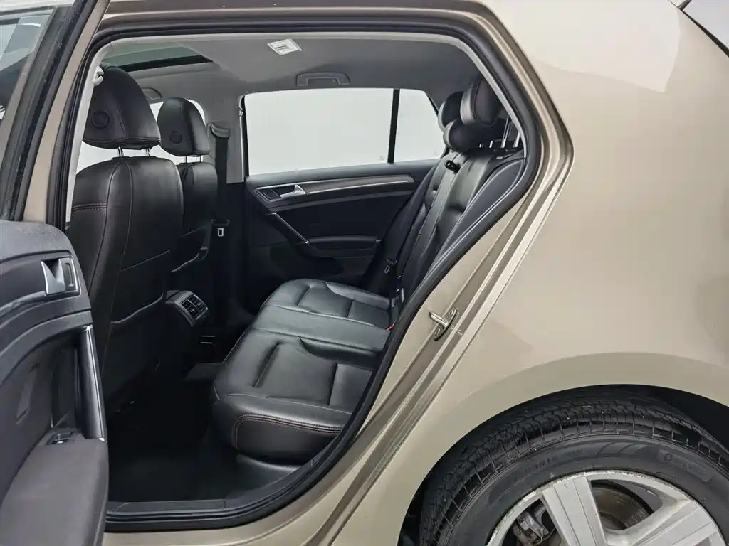 Volkswagen Golf 2015 1.6L Automatic Comfort фото 15