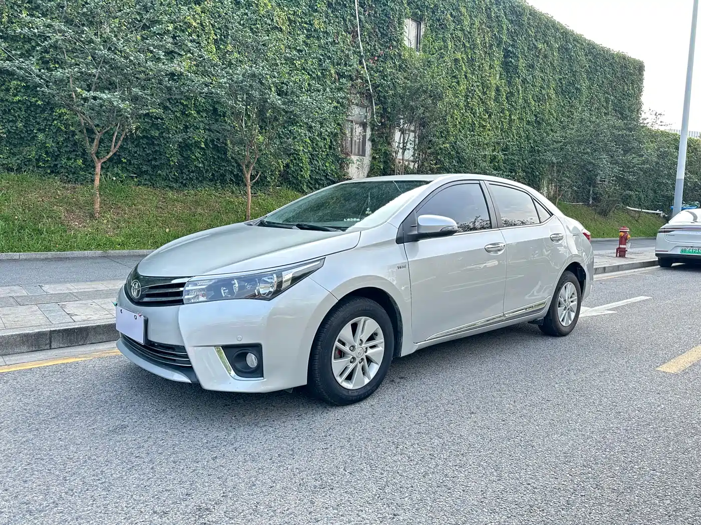 Toyota Corolla 2016 1.6L CVT GL-i Cool Edition фото 2