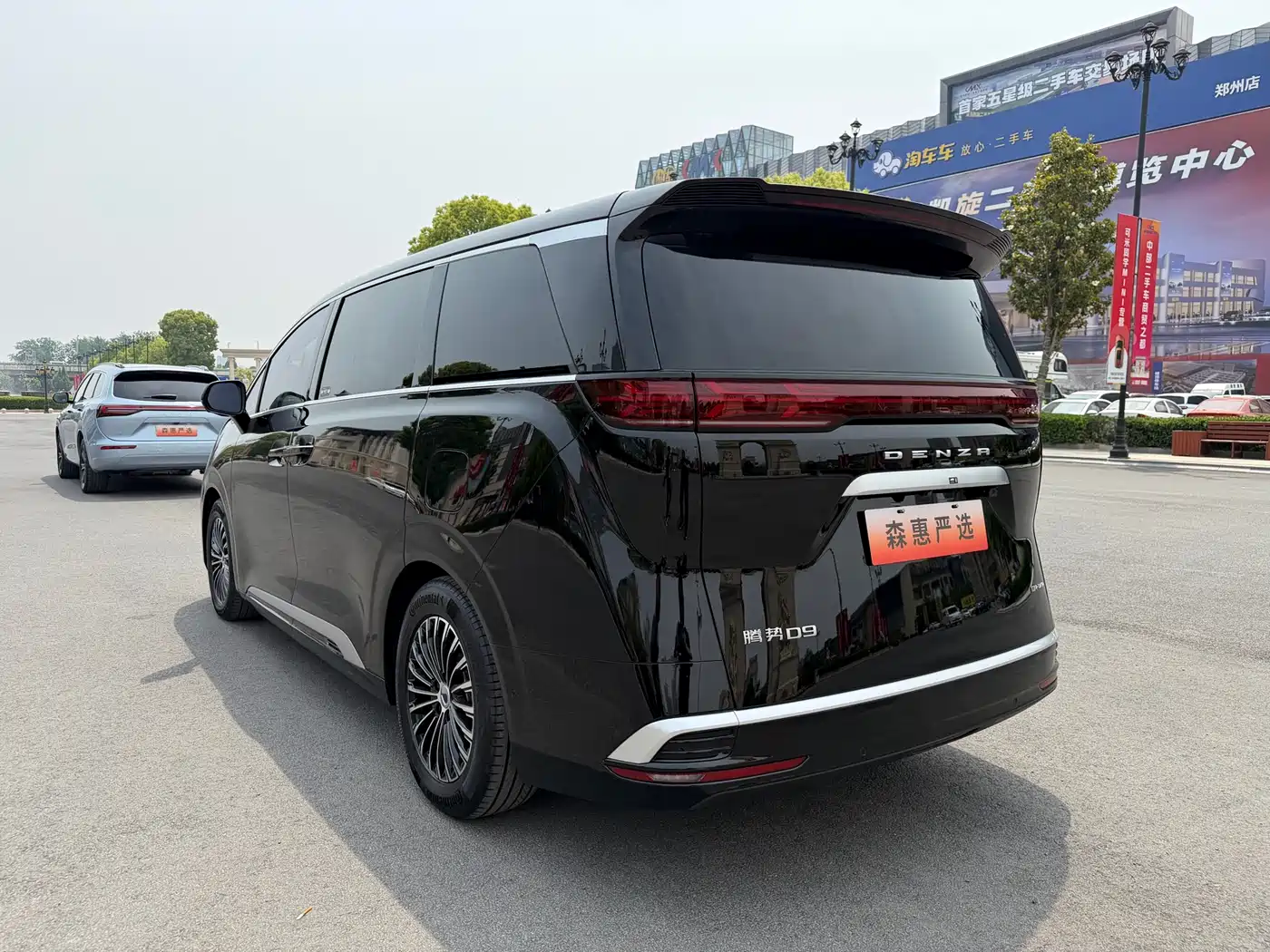 Denza D9 2022 DM-i 970 AWD Flagship фото 18