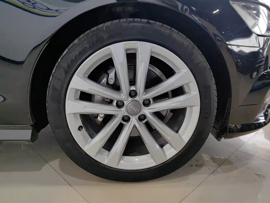 Audi A6L 2018 Model 35 TFSI Collector's Edition фото 6