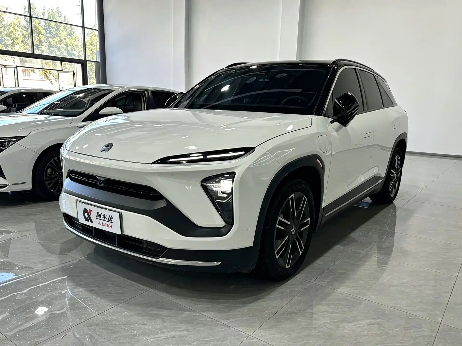 Фото 1 - NIO ES6