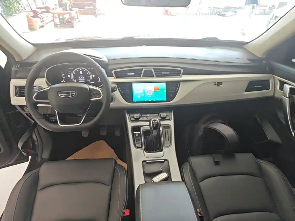 Photo 10 - Geely Atlas