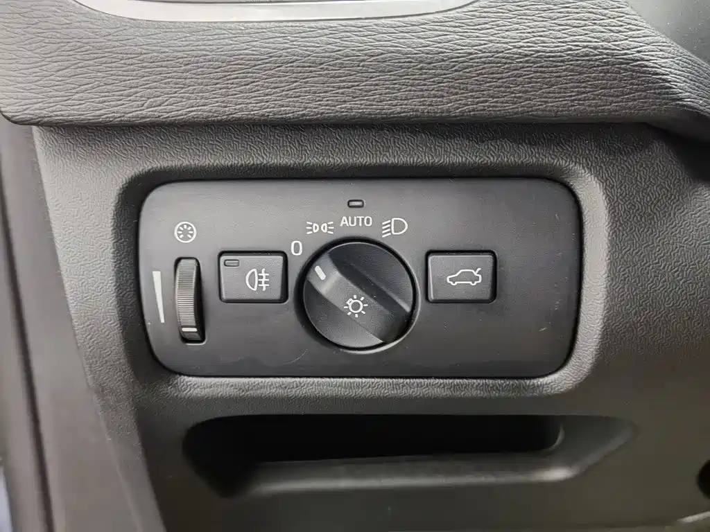 Фото 21 - Volvo V40