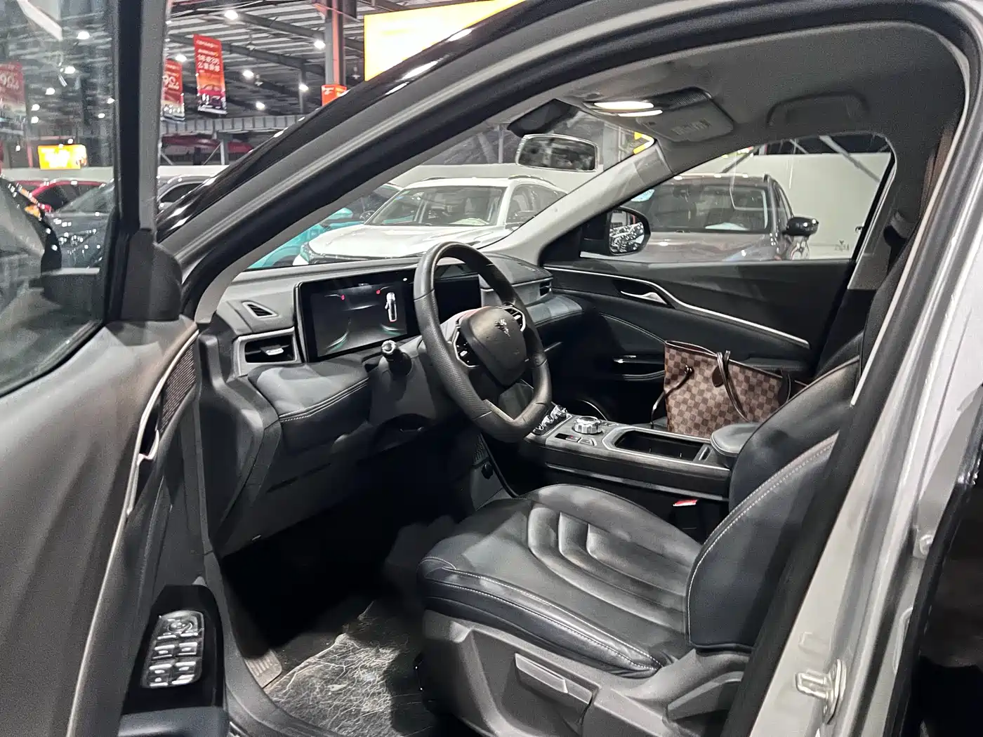 NEZHA AUTOMOBILE NEZHA U