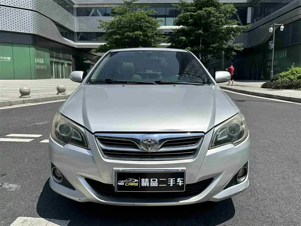 Toyota Corolla 2013 1.6L Automatic Luxury фото 2