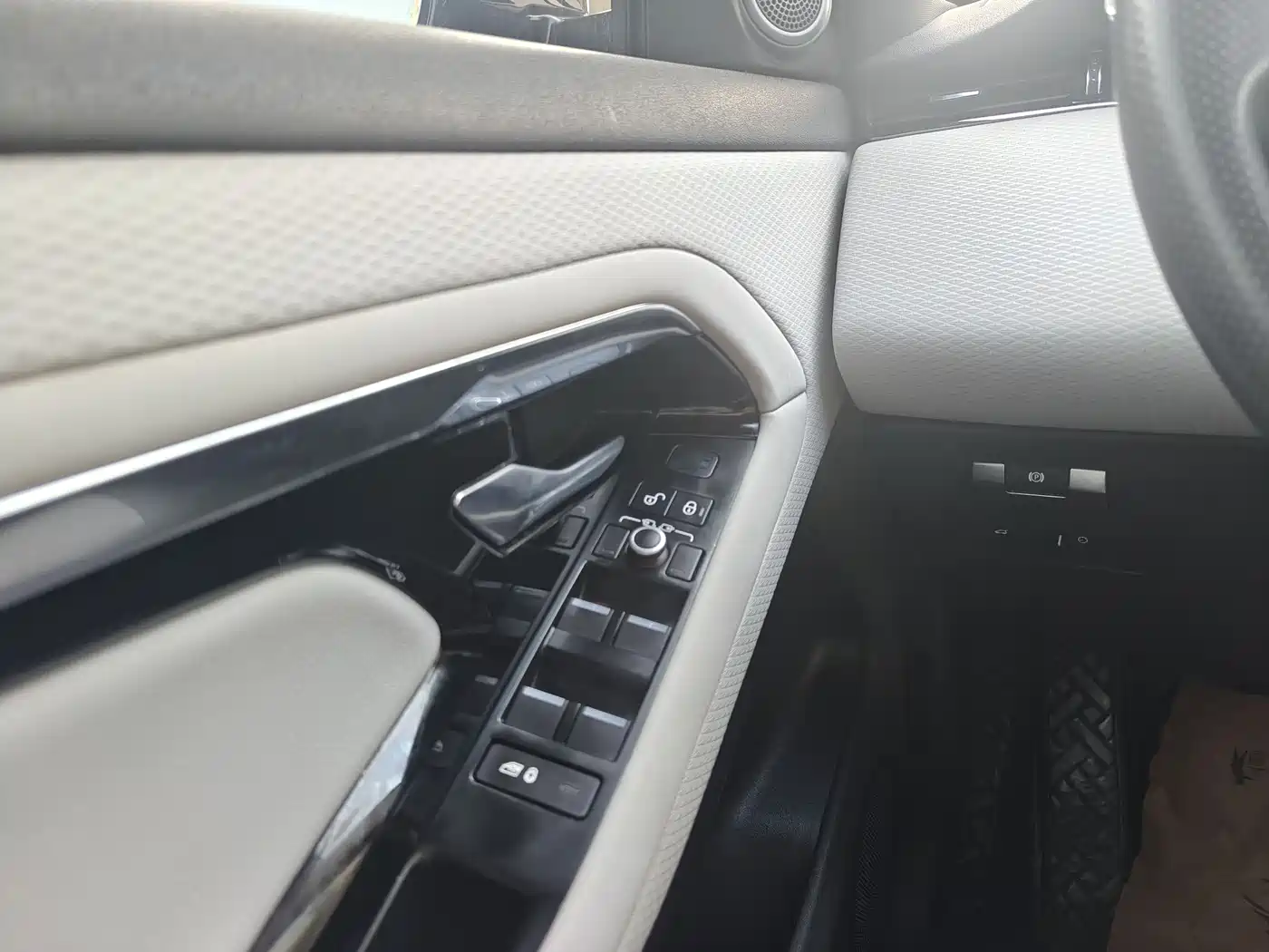 Land Rover Range Rover Evoque 2020 249PS R-DYNAMIC S Sport Edition фото 23