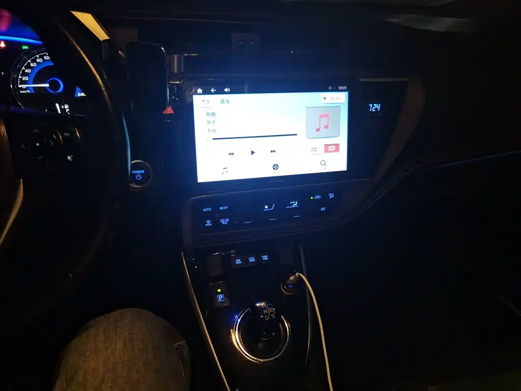 Toyota Corolla 2017 Facelift Hybrid 1.8L E-CVT Elite Edition фото 6