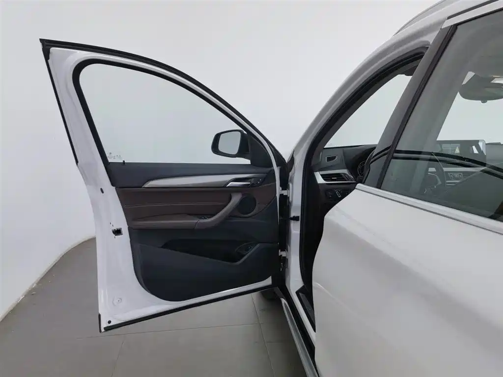 BMW X1 2019 sDrive18Li Premium Model фото 8