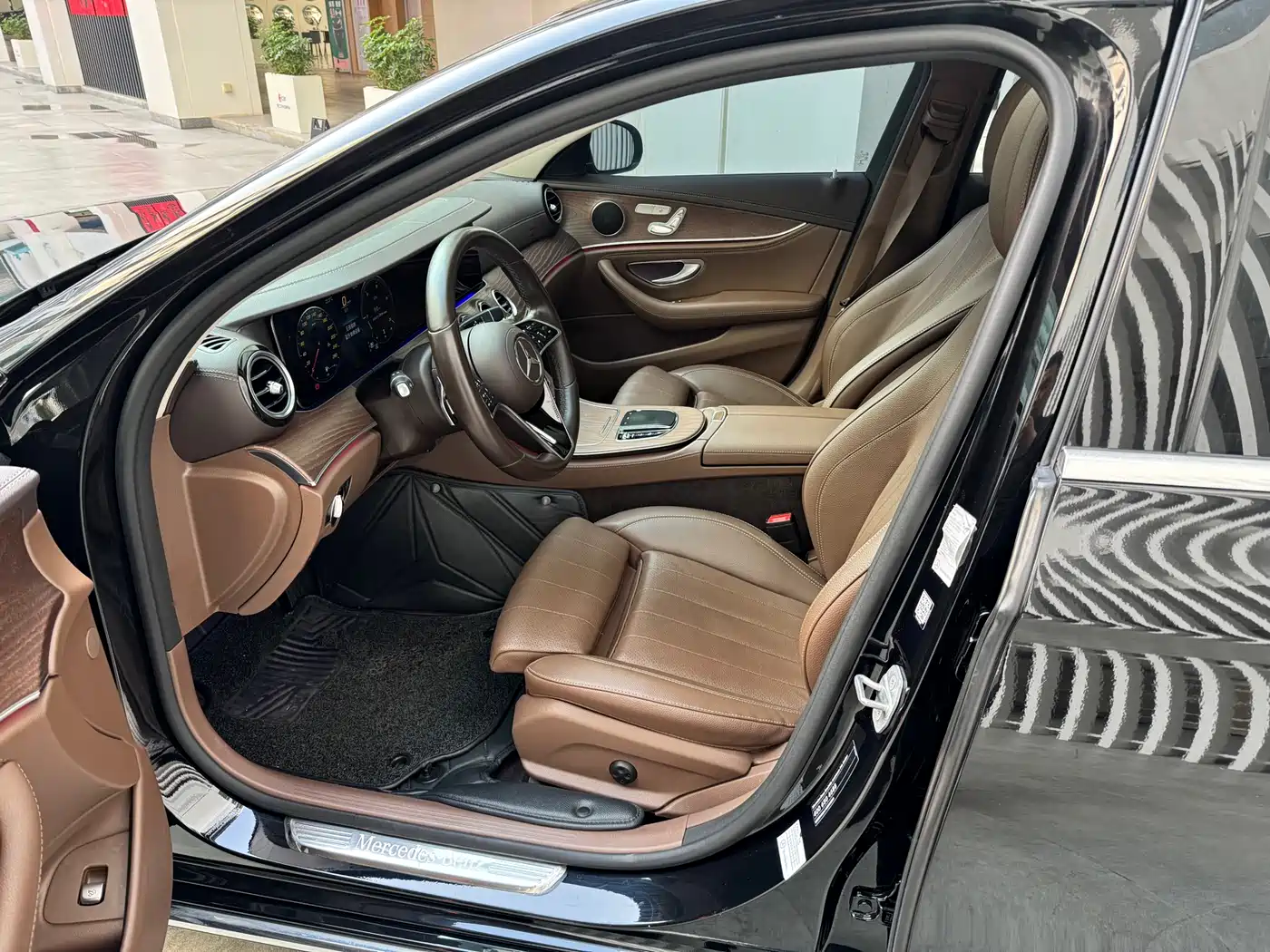 Mercedes-Benz E-Class 2022 E 300 L Fashion фото 4