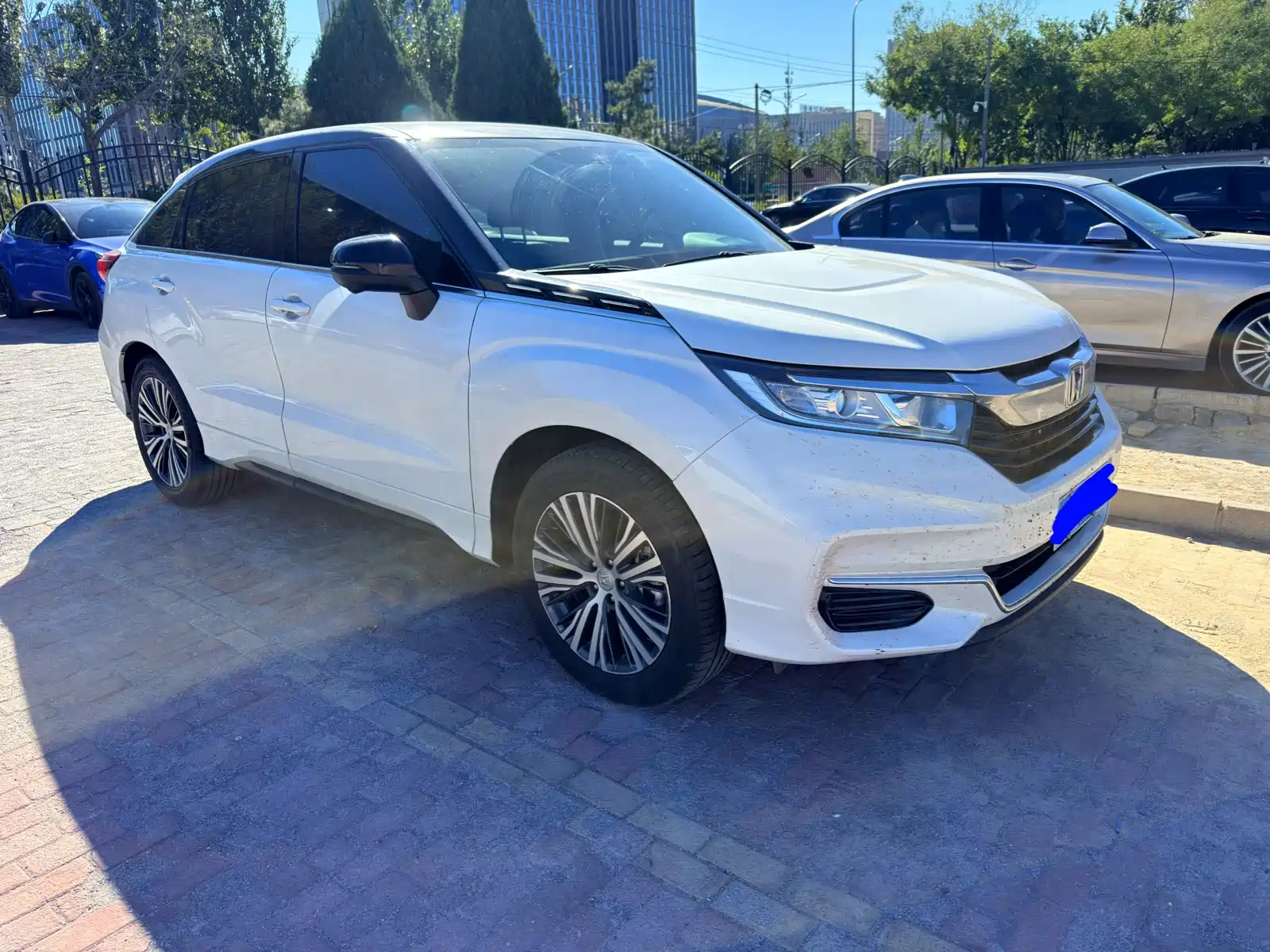 Photo 2 - Honda Avancier