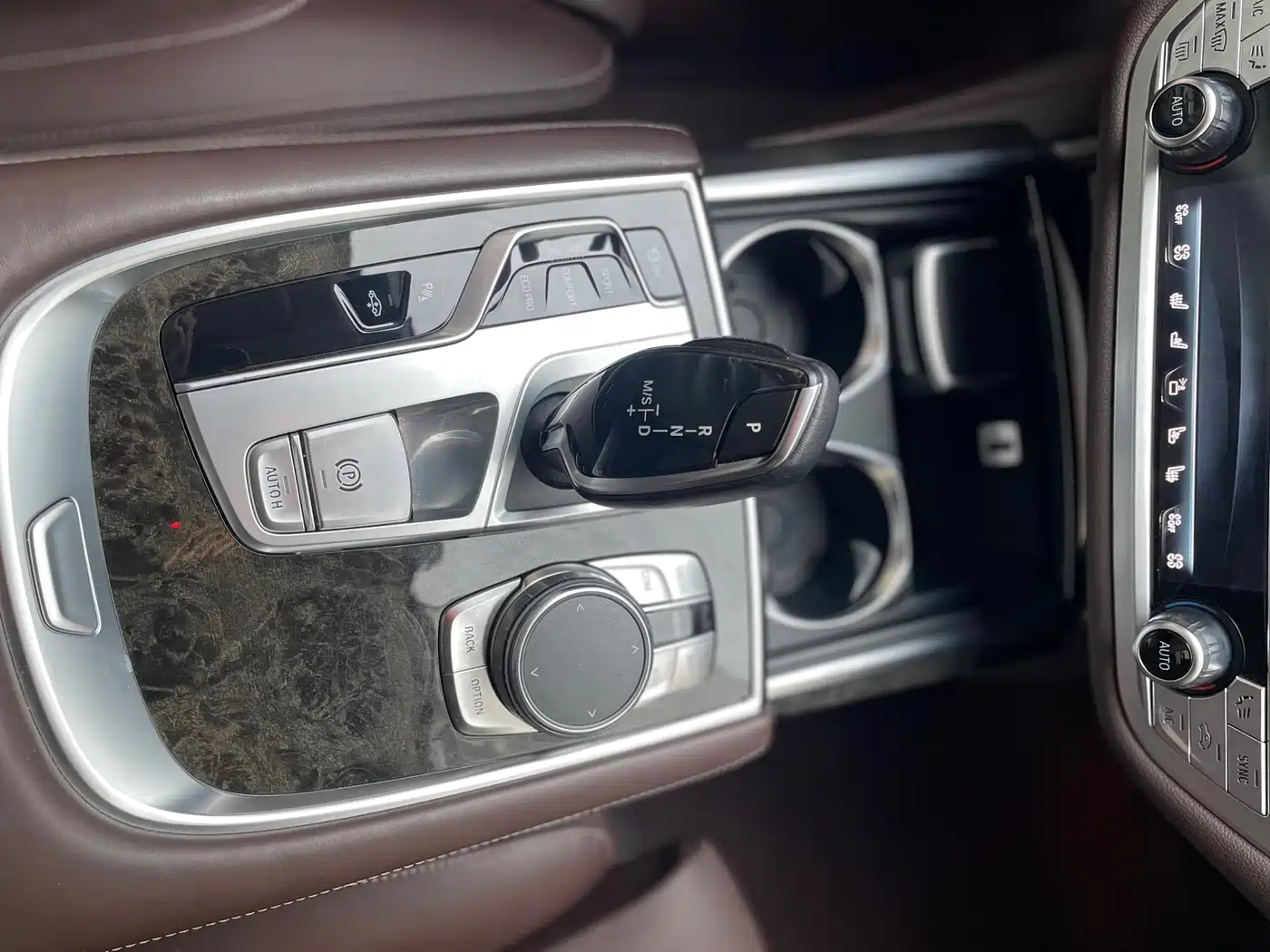 BMW 7 Series 2016 740Li Leading Edition фото 8