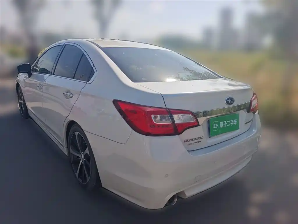 Subaru Legacy 2016 2.5i AWD Glory Edition фото 10