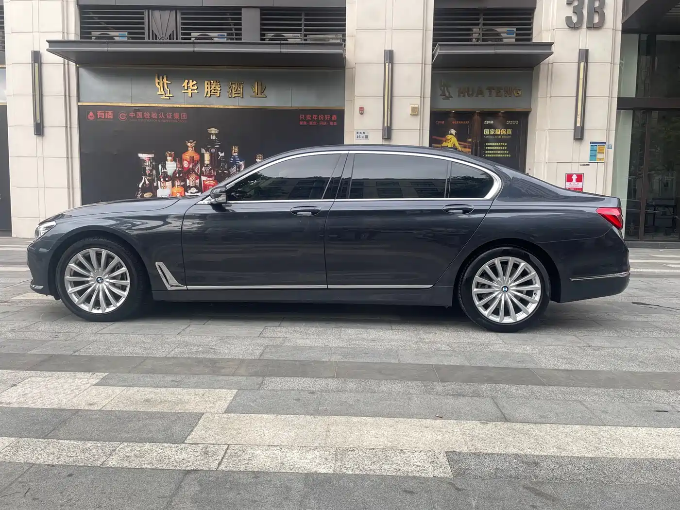 BMW 7 Series 2016 740Li Leading Edition фото 13