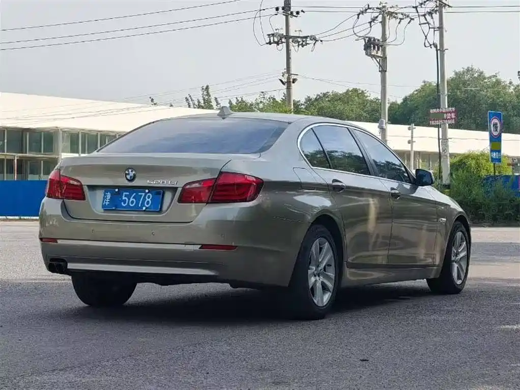 BMW 5 Series 2011 528Li Luxury фото 4