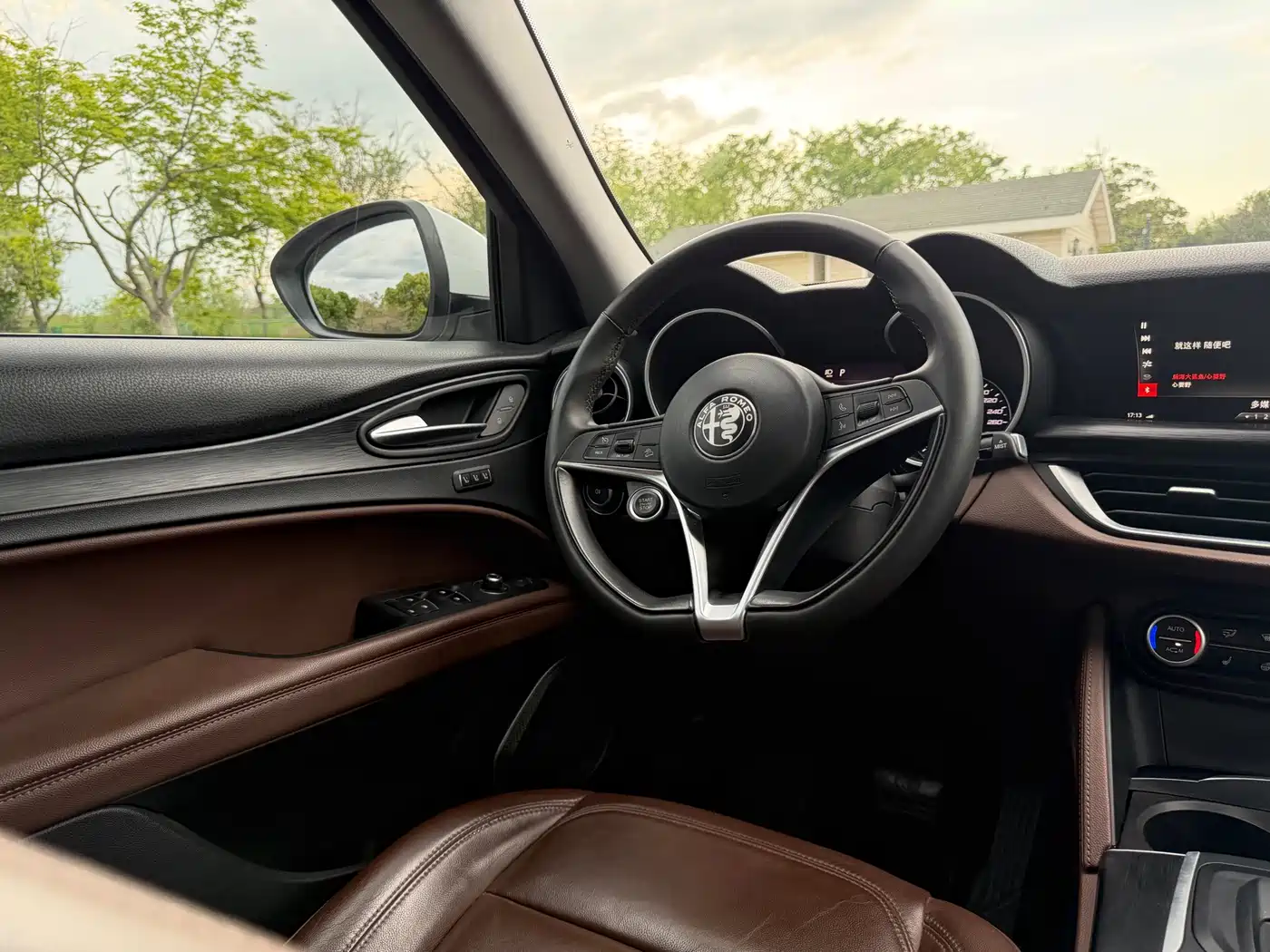 Alfa Romeo Stelvio 2019 2017 2.0T 200HP Luxury Edition